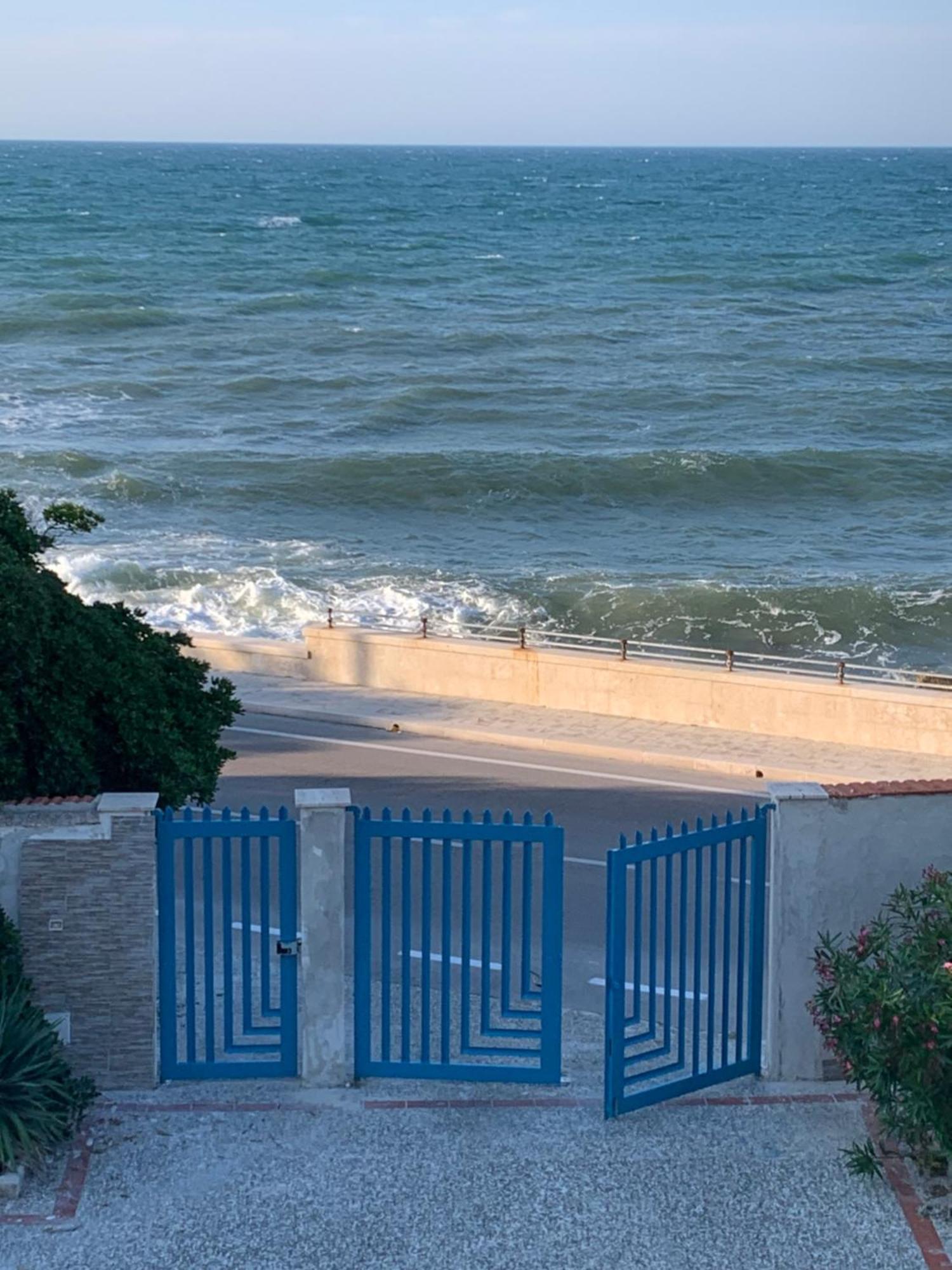 Nontiscordardime Apt Torre A Mare Extérieur photo